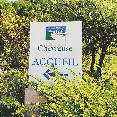 Residence Hotel Les Ducs De Chevreuse Avec Hebergement, Repas & Pdj, Seminaire, Bureau & Parking Экстерьер фото