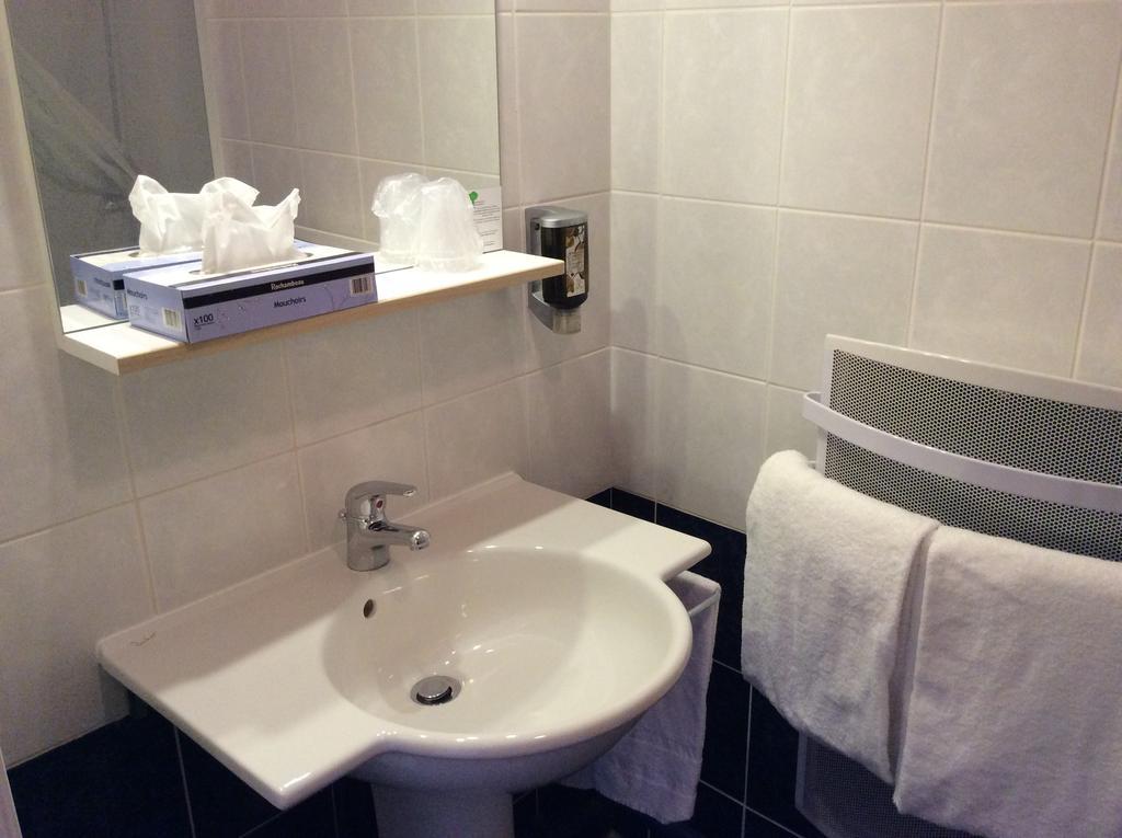 Residence Hotel Les Ducs De Chevreuse Avec Hebergement, Repas & Pdj, Seminaire, Bureau & Parking Номер фото