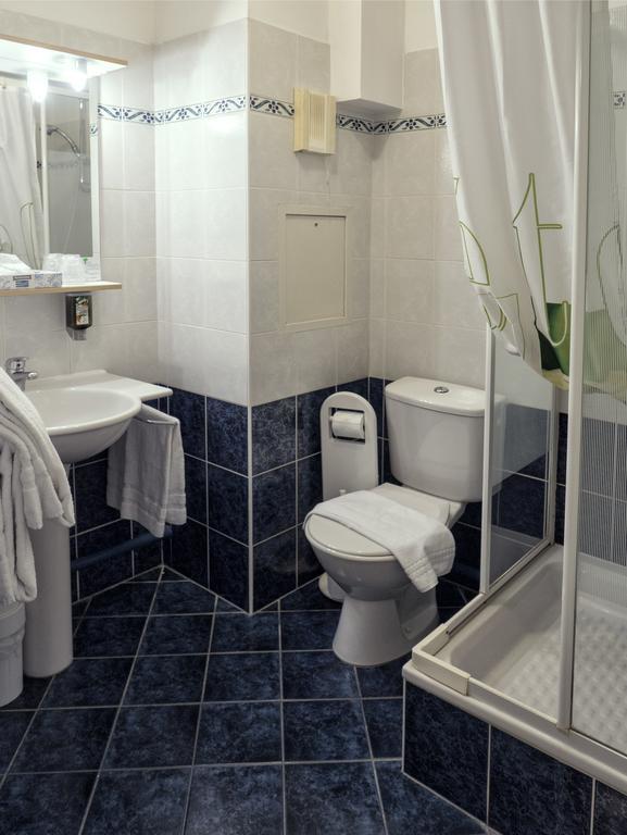 Residence Hotel Les Ducs De Chevreuse Avec Hebergement, Repas & Pdj, Seminaire, Bureau & Parking Экстерьер фото