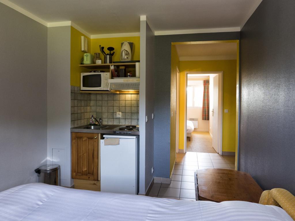 Residence Hotel Les Ducs De Chevreuse Avec Hebergement, Repas & Pdj, Seminaire, Bureau & Parking Экстерьер фото