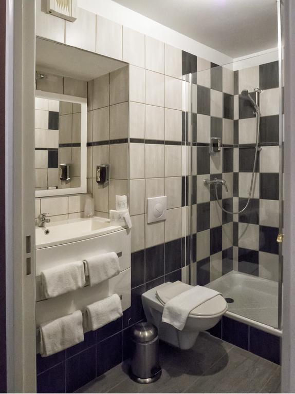 Residence Hotel Les Ducs De Chevreuse Avec Hebergement, Repas & Pdj, Seminaire, Bureau & Parking Экстерьер фото