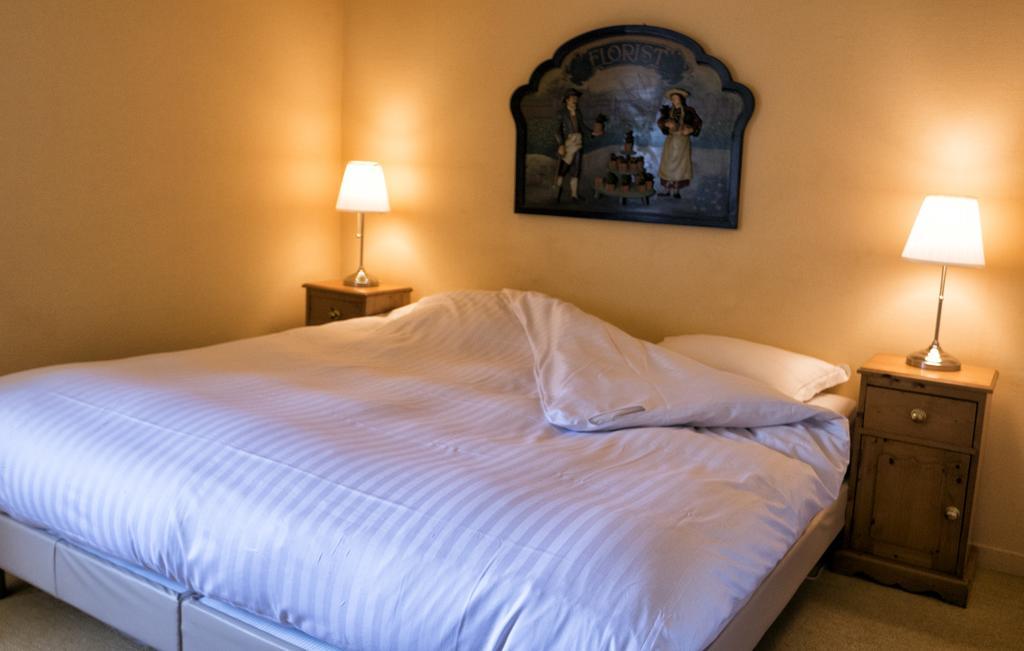 Residence Hotel Les Ducs De Chevreuse Avec Hebergement, Repas & Pdj, Seminaire, Bureau & Parking Экстерьер фото
